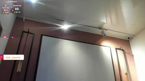 victoria  online show from April 2026 08:06:01 PM