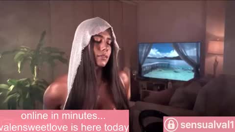 Snapshot of missvalery_1 chatting on October 2025 09:43:02 PM OF online show from October 2025 09:43:02 PM