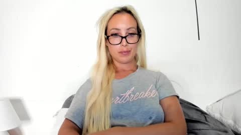 Snapshot of missy_matrix chatting on April 2026 06:42:01 PM Missy matrix online show from April 2026 06:42:01 PM