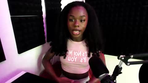 Snapshot of missymixingmiss chatting on November 2025 06:40:01 PM lauren online show from November 2025 06:40:01 PM