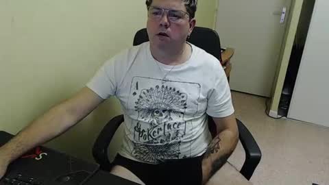 Snapshot of mistercoeur1 chatting on December 2024 06:35:02 PM mistercoeur online show from December 2024 06:35:02 PM