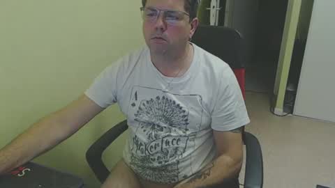 Snapshot of mistercoeur1 chatting on December 2024 04:42:01 PM mistercoeur online show from December 2024 04:42:01 PM