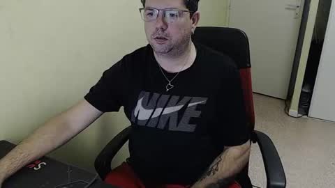 Snapshot of mistercoeur1 chatting on December 2024 08:34:02 AM mistercoeur online show from December 2024 08:34:02 AM