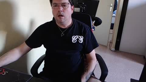 Snapshot of mistercoeur1 chatting on December 2024 03:37:02 PM mistercoeur online show from December 2024 03:37:02 PM