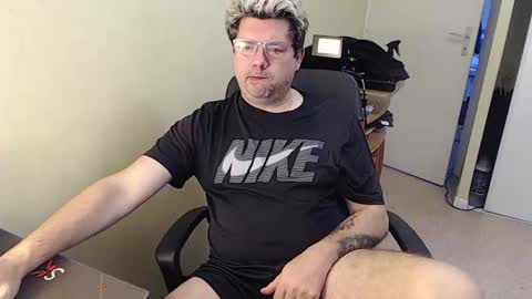 Snapshot of mistercoeur1 chatting on January 2025 08:11:01 AM mistercoeur online show from January 2025 08:11:01 AM