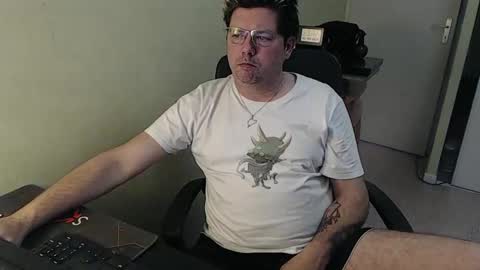 Snapshot of mistercoeur1 chatting on January 2025 03:35:01 PM mistercoeur online show from January 2025 03:35:01 PM