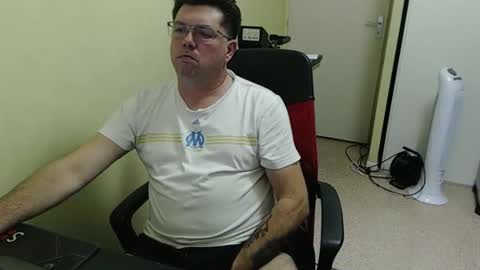 Snapshot of mistercoeur1 chatting on October 2025 08:42:02 PM mistercoeur online show from October 2025 08:42:02 PM