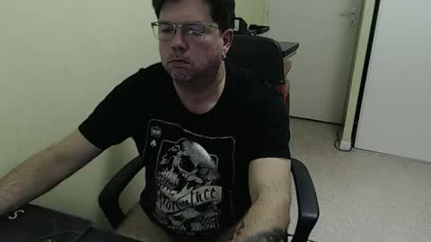 Snapshot of mistercoeur1 chatting on November 2025 10:10:01 PM mistercoeur online show from November 2025 10:10:01 PM