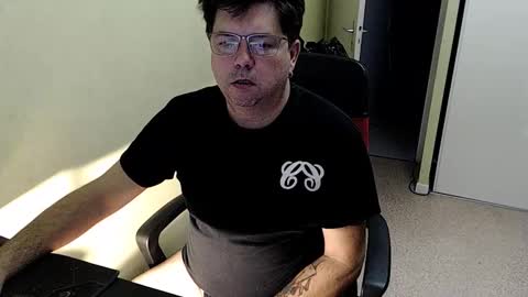 Snapshot of mistercoeur1 chatting on December 2025 08:34:01 AM mistercoeur online show from December 2025 08:34:01 AM