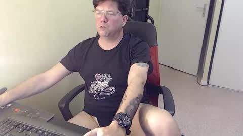 Snapshot of mistercoeur1 chatting on February 2026 04:33:01 PM mistercoeur online show from February 2026 04:33:01 PM