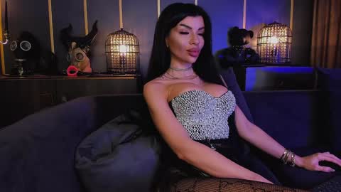 Snapshot of mistresselenia chatting on December 2024 04:36:01 PM Elenia online show from December 2024 04:36:01 PM