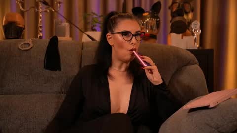 Mistress Kelly online show from October 2025 11:57:01 PM