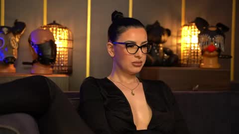 Snapshot of mistresskellykent chatting on May 2026 09:20:01 PM Mistress Kelly online show from May 2026 09:20:01 PM