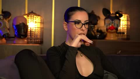 Snapshot of mistresskellykent chatting on May 2026 10:11:02 PM Mistress Kelly online show from May 2026 10:11:02 PM
