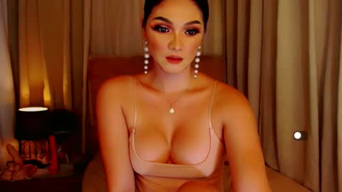 Snapshot of mistressseductionleah chatting on December 2024 05:07:02 AM Leah online show from December 2024 05:07:02 AM