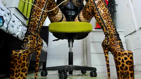 Tiffany online show from February 2026 05:50:02 AM