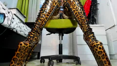 Tiffany online show from March 2026 10:15:01 PM