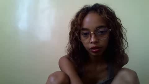 Snapshot of mitiah06 chatting on May 2026 05:37:02 AM mitiah06 online show from May 2026 05:37:02 AM