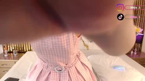 Snapshot of miticabrennet chatting on May 2026 05:04:02 AM Mtica Brennet online show from May 2026 05:04:02 AM