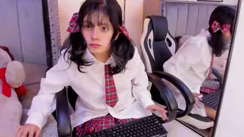 Snapshot of miyu_komori chatting on February 2026 01:04:02 PM miyu_komori online show from February 2026 01:04:02 PM