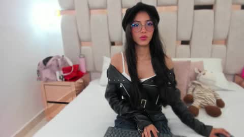 Miyu online show from October 2025 01:56:02 PM