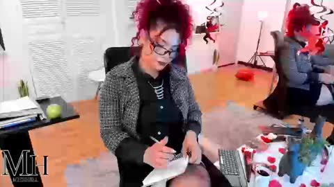 mizzhell_ online show from September 2025 01:45:01 PM