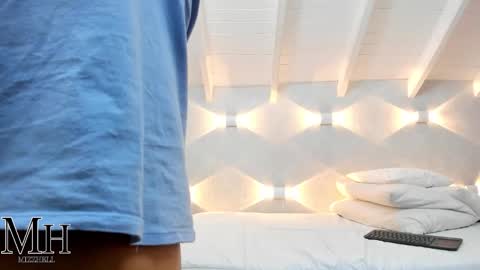 mizzhell_ online show from November 2025 12:44:02 PM