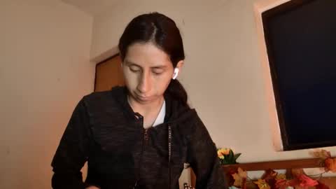 MoonLipson online show from September 2025 04:58:01 AM