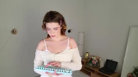 Snapshot of mmm__yes chatting on January 2026 09:35:02 PM Michaela online show from January 2026 09:35:02 PM