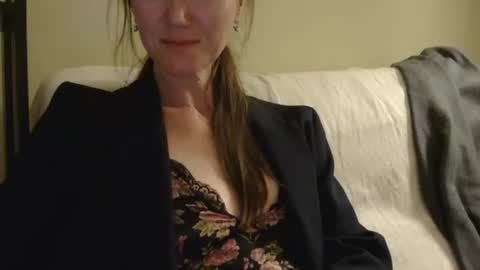 Aurora online show from November 2025 02:57:02 AM