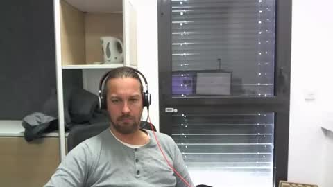 Snapshot of moi9876543210 chatting on October 2025 10:23:02 AM Julien online show from October 2025 10:23:02 AM