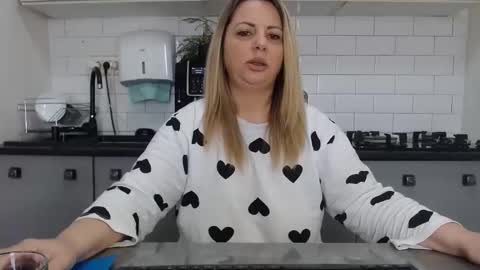 erika online show from February 2025 10:10:02 AM