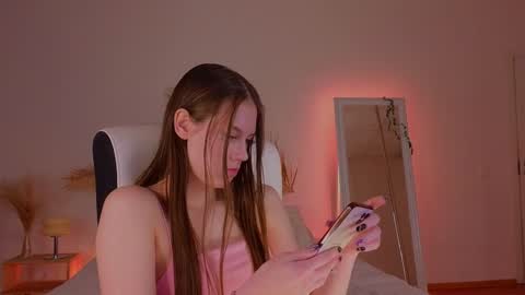 Snapshot of mol1y_kitten chatting on December 2024 12:28:01 AM Molly online show from December 2024 12:28:01 AM