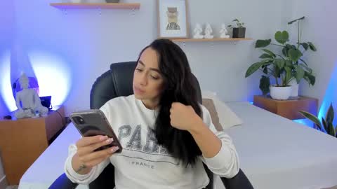 M o L l i E  online show from February 2025 12:26:02 PM