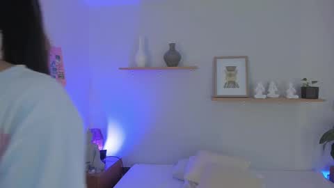 M o L l i E  online show from March 2025 12:16:01 PM