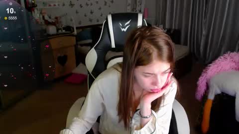 Molly Prvt is open online show from January 2026 02:06:01 AM