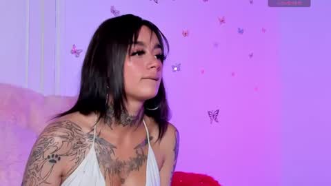 Snapshot of molly_blue01 chatting on June 2026 03:01:02 PM Follow me and rate me online show from June 2026 03:01:02 PM