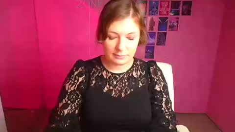 Molly online show from November 2025 12:27:01 PM