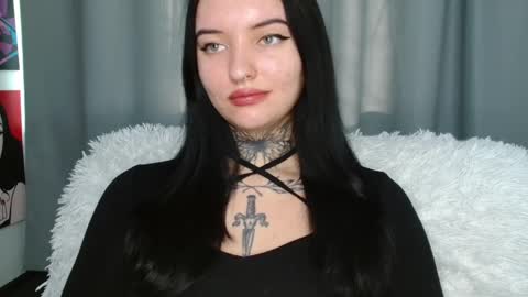 Lina online show from December 2024 12:19:02 PM