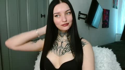 Snapshot of molly_montanaaa chatting on June 2026 09:37:01 AM Lina online show from June 2026 09:37:01 AM