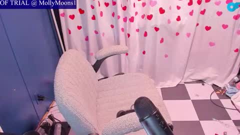 molly_moons online show from May 2026 08:37:01 PM
