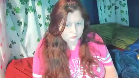 Snapshot of molly_moons chatting on June 2026 09:59:01 PM molly_moons online show from June 2026 09:59:01 PM