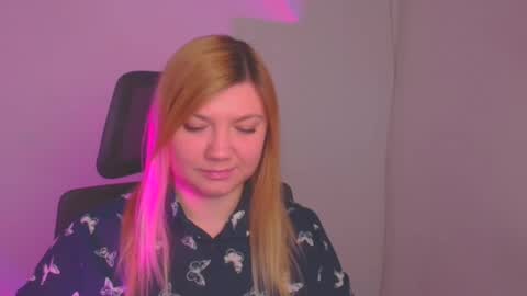 Molly online show from January 2025 12:39:01 PM