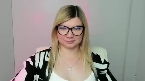 Molly online show from September 2025 11:34:02 AM