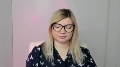 Molly online show from October 2025 11:52:02 AM