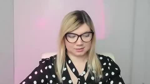 Molly online show from October 2025 12:16:01 PM