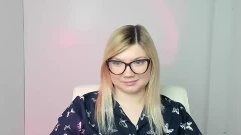 Molly online show from November 2025 01:23:02 PM