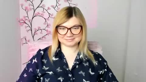 Molly online show from April 2026 01:41:01 PM