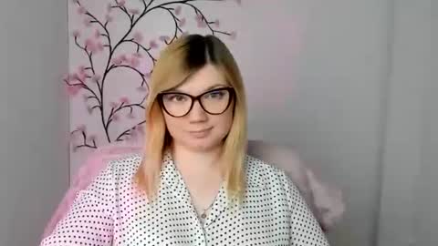 Molly online show from April 2026 11:27:01 AM