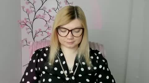 Snapshot of molly_moree chatting on April 2026 11:38:01 AM Molly online show from April 2026 11:38:01 AM